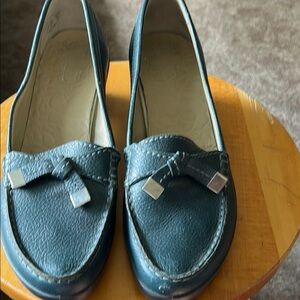 HOTTER Women’s Vogue Blue Leather Loafers with Tassel Top round toe
 Size 10